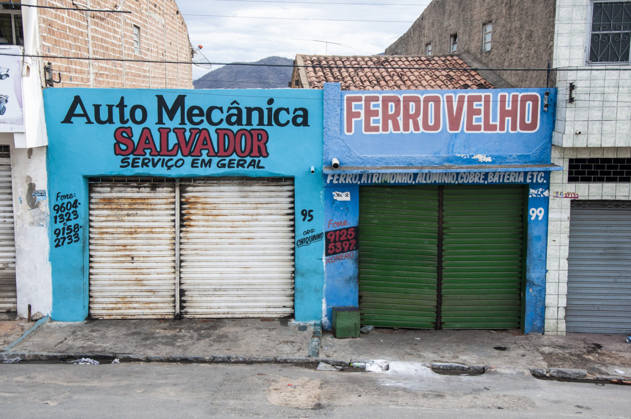 Fachadas comerciais registradas na Av. José Bonifácio, Arcoverde-PE [2013].