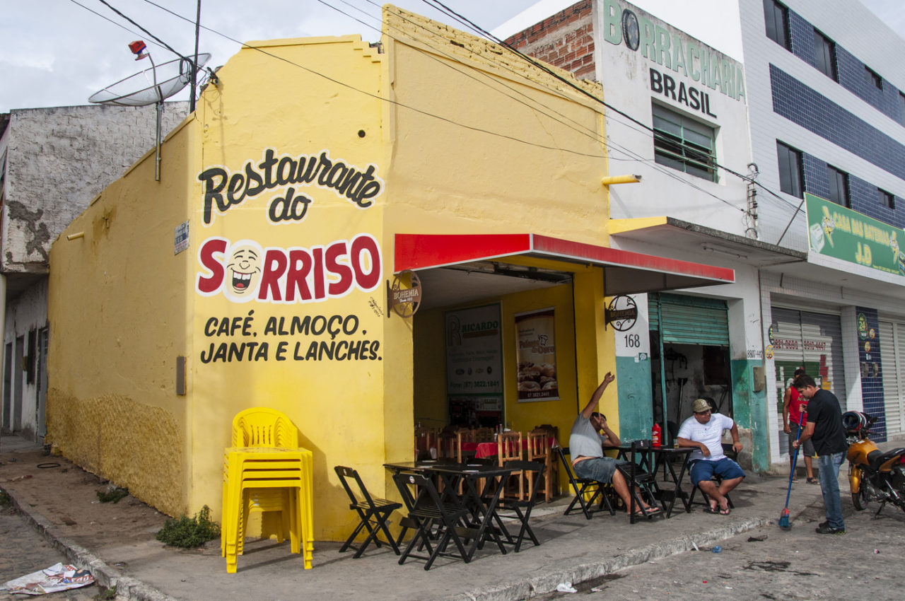 Commercial facade, São Cristóvão, Arcoverde-PE [2013].