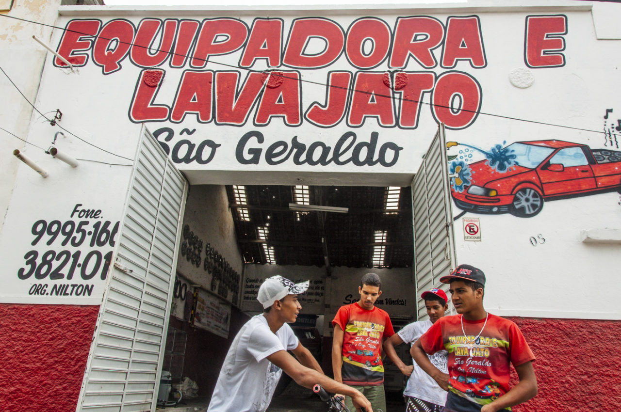 Commercial façade, São Geraldo, Arcoverde-PE [2013].