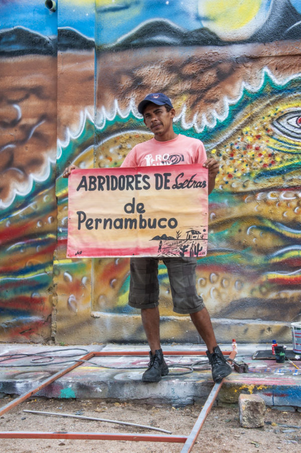 The painter Java in his workshop at Estação da Cultura, Arcoverde-PE [2013].