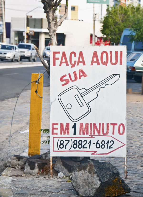 Easel-type sign, Petrolina-PE [2013].