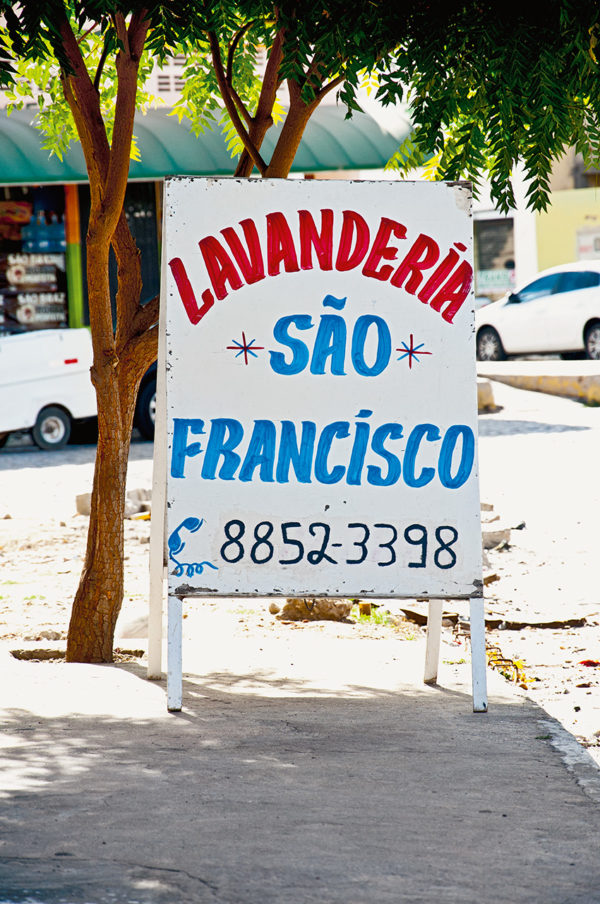 Easel-type sign, Petrolina-PE [2013].