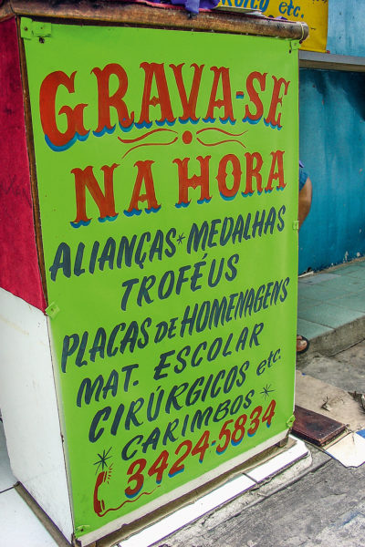 Commercial stall photographed near the São José Market, Recife-PE [2009].