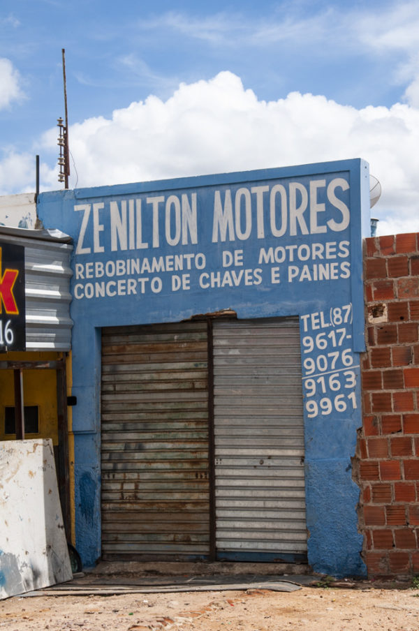 Commercial facade, Salgueiro-PE [2013].